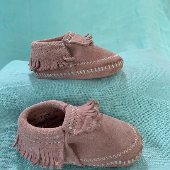 Minne Tonka Moccasins - Picture 4 of 7